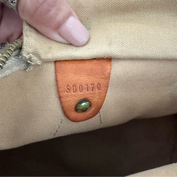 Louis Vuitton purse - Picture 10 of 16